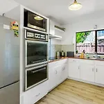 Family Retreat With Parking, Wi-Fi And Garden